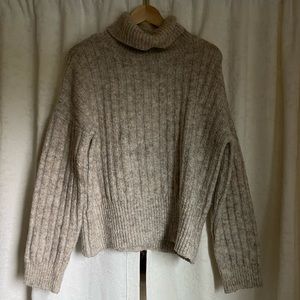 Size L, beige cozy sweater!
